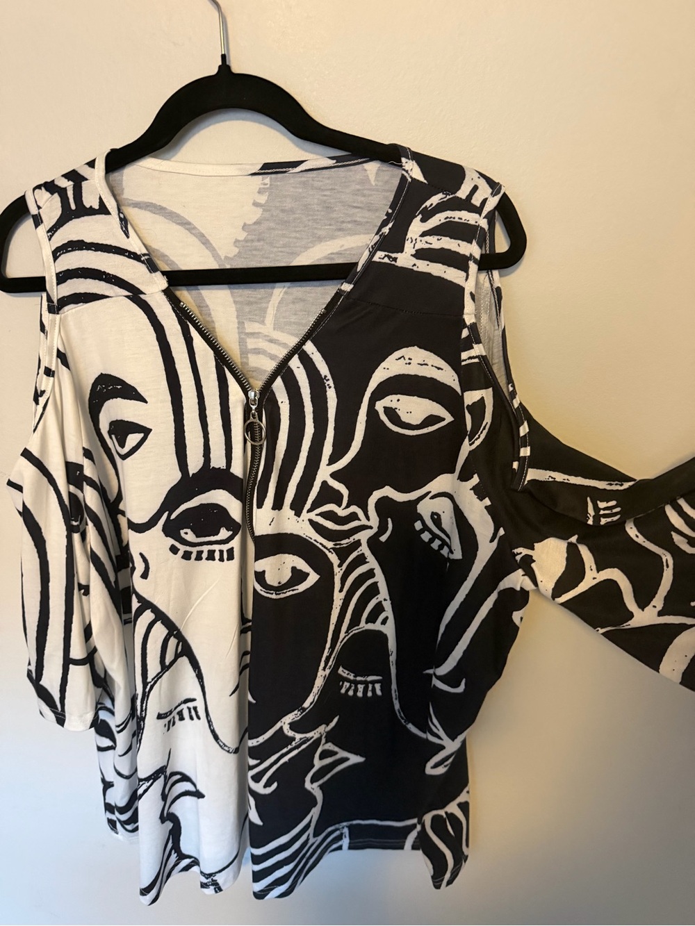 New Plus Size Women's Black & White Face Print Cold-Shoulder with Zip Front Top